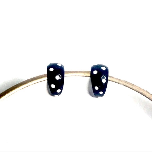 Adorable minimalist polka dots earrings - Picture 2 of 8